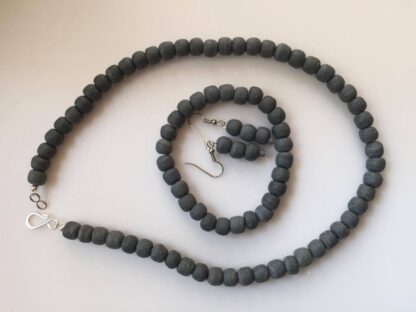 Armband-grå pärlor av återvunnet glas - Bild 2