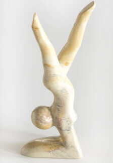 Yogafigur i täljsten