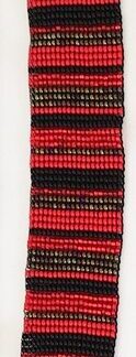 RANDIGT ARMBAND - RÖTT MED SVART OCH BRUNT