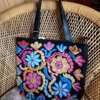 BRODERAD VÄSKA BLOMMIG-1