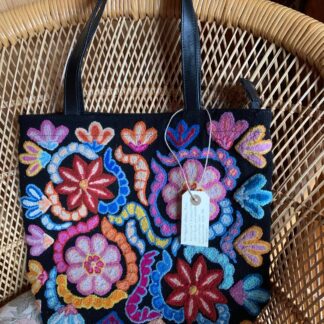 BRODERAD VÄSKA BLOMMIG-2