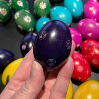 Ägg med mönster - Lila - Täljsten