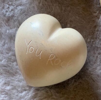 Täljstenshjärta med med text You Rock