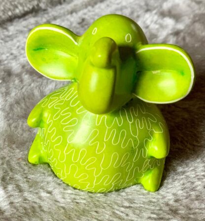 Sittande elefant - dekorerad Täljsten - Grön