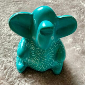 Sittande elefant - dekorerad Täljsten - Ljusblå