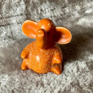 Sittande elefant - dekorerad Täljsten - Orange