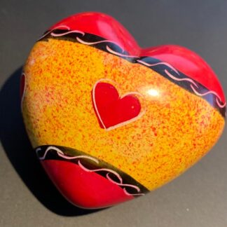 Täljstenshjärta Rött/orange med inristade hjärtan och mönster ca 5cm
