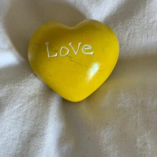 Täljstenshjärta Love Gul