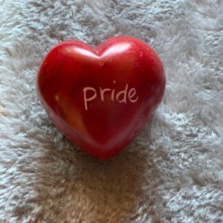 Täljstenshjärta Pride Röd